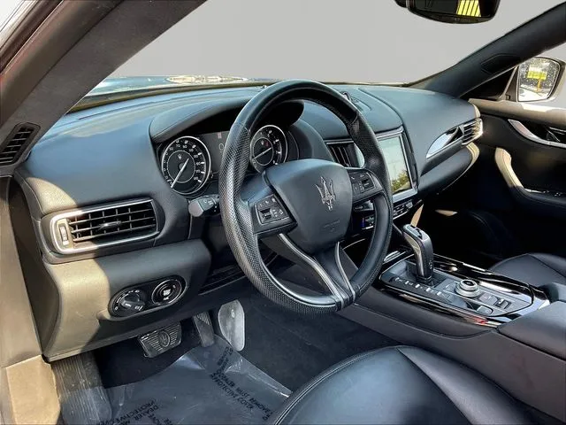 Maserati Levante photo 18