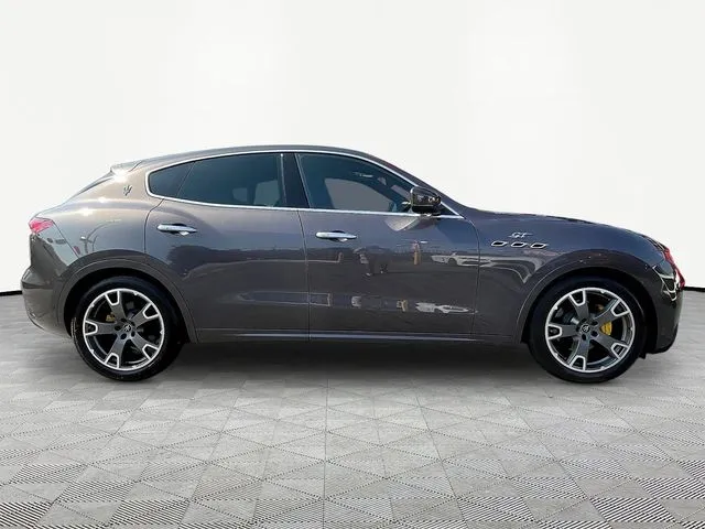 Maserati Levante photo 8