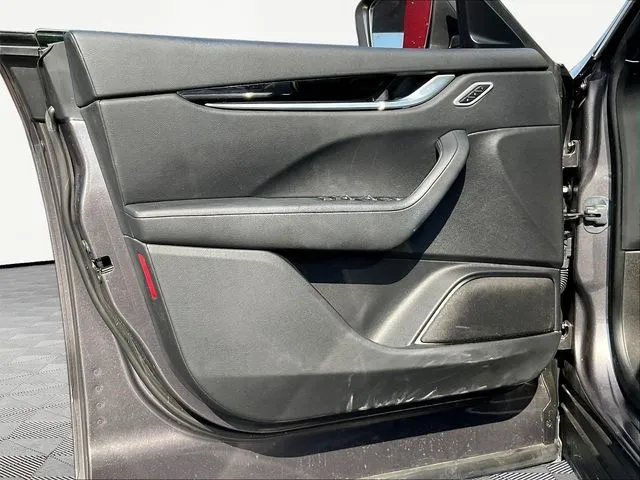 Maserati Levante photo 21