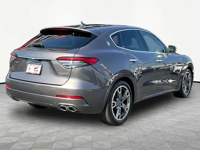 Maserati Levante photo 7