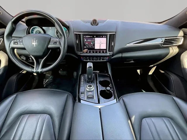 Maserati Levante photo 9