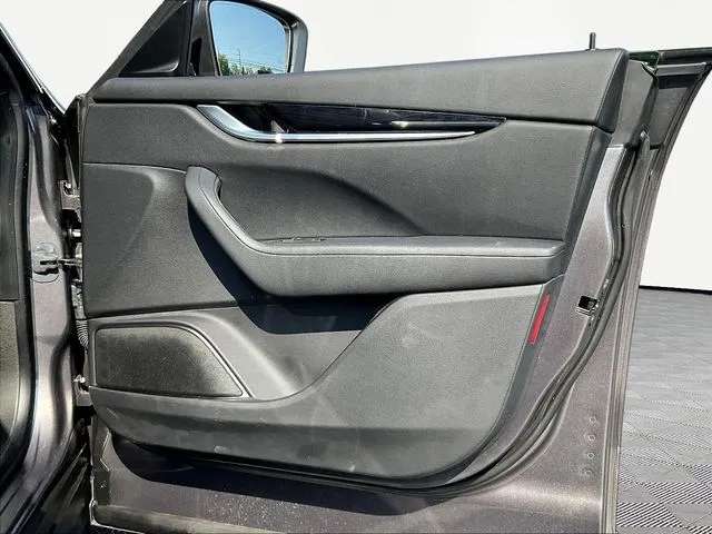Maserati Levante photo 29