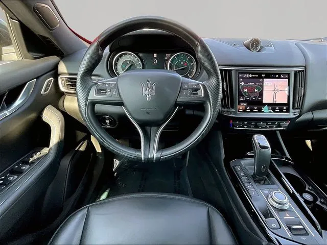 Maserati Levante photo 10