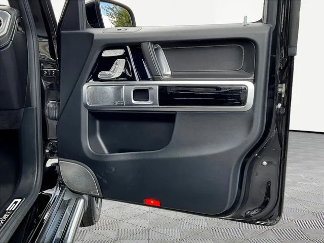 Mercedes-Benz G-Class photo 30