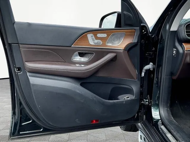 Mercedes-Benz GLS photo 21