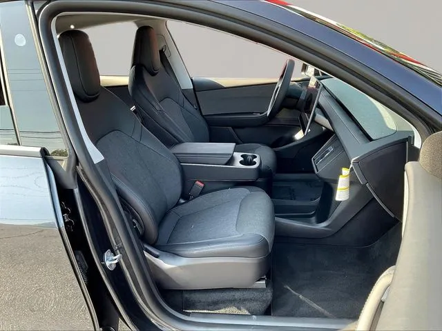 Tesla Model Y photo 29