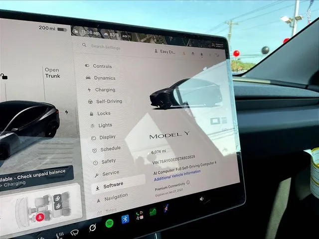 Tesla Model Y photo 17
