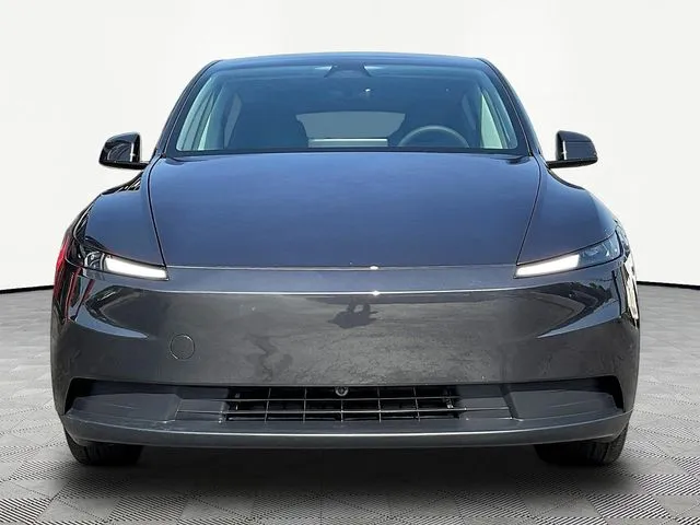 Tesla Model Y photo 2