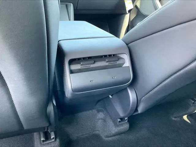 Tesla Model Y photo 12