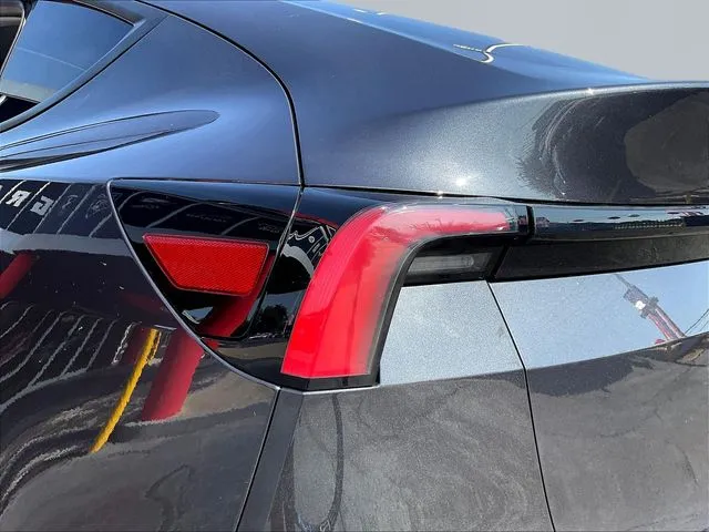 Tesla Model Y photo 24