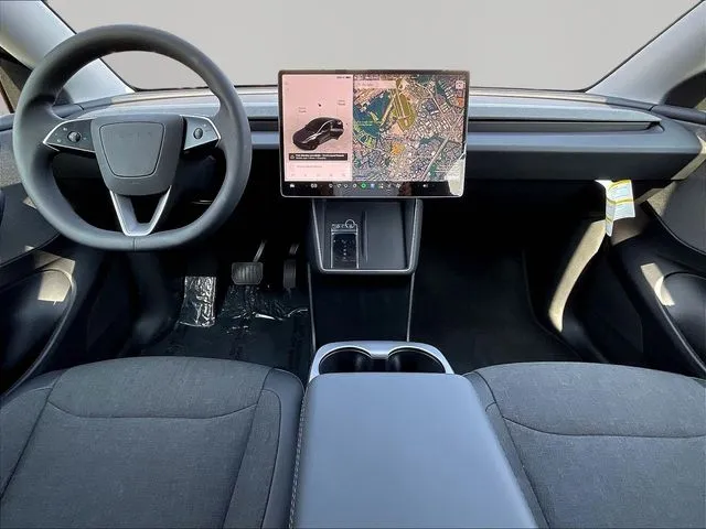 Tesla Model Y photo 9