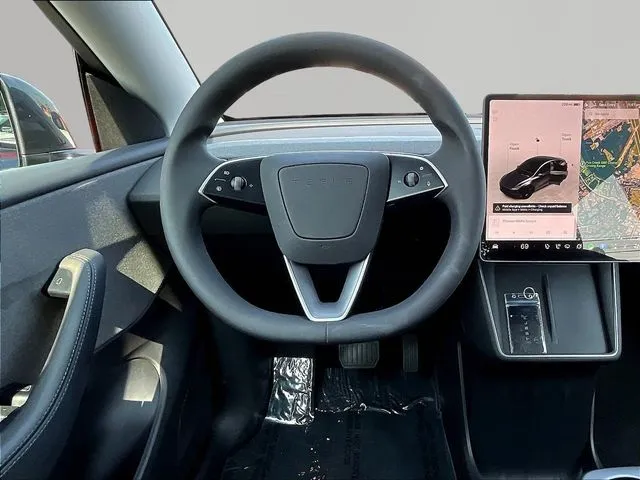 Tesla Model Y photo 10