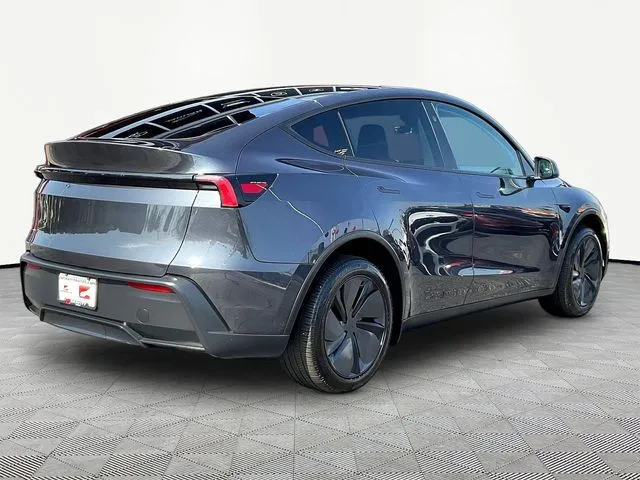 Tesla Model Y photo 7