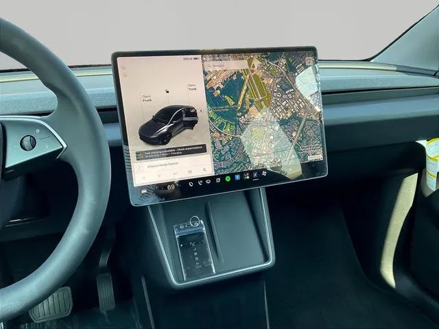 Tesla Model Y photo 11