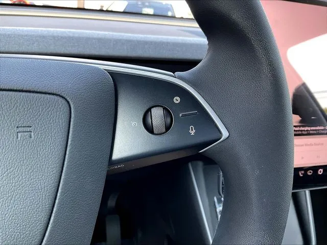 Tesla Model Y photo 14