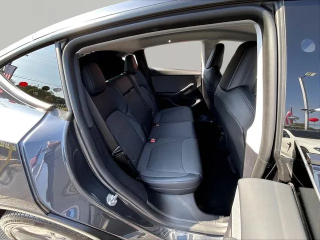 Tesla Model Y photo 26