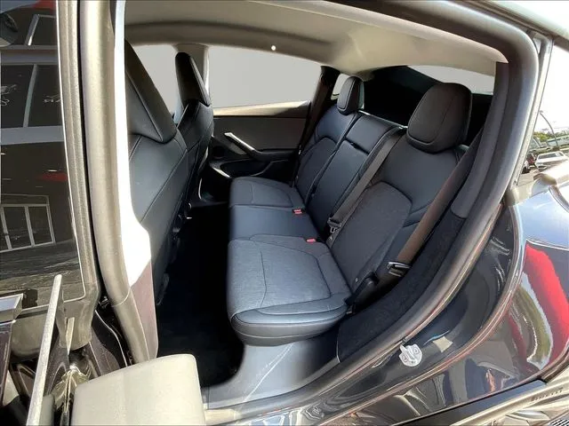 Tesla Model Y photo 23