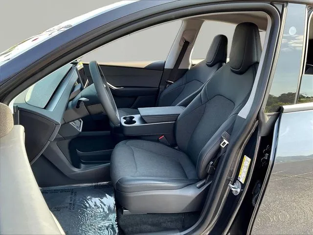 Tesla Model Y photo 22