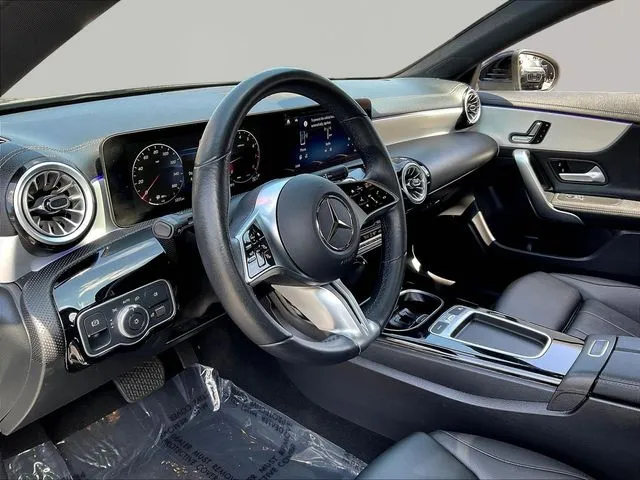 Mercedes-Benz CLA photo 18