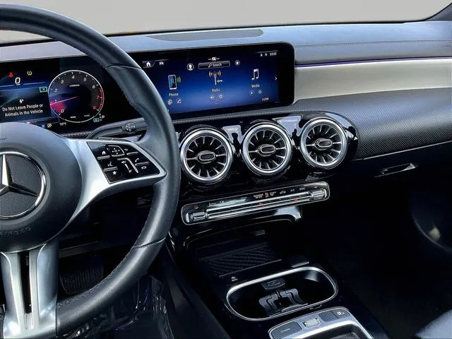 Mercedes-Benz CLA photo 11