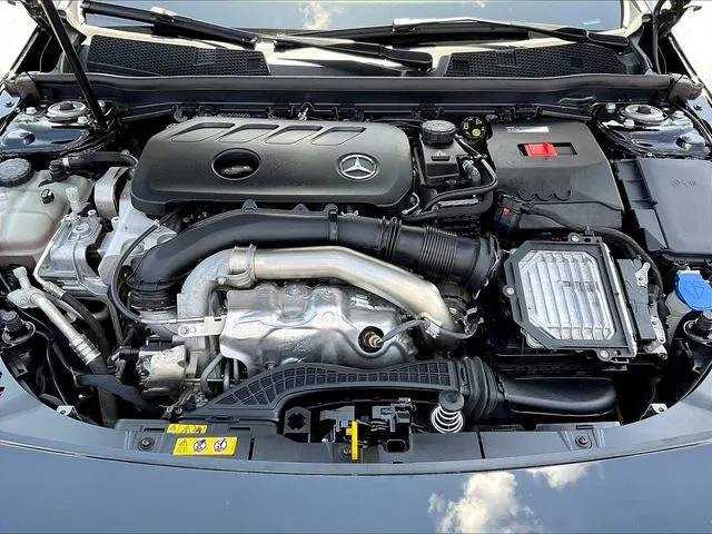 Mercedes-Benz CLA photo 31