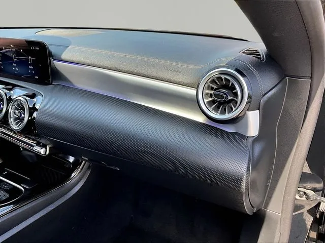 Mercedes-Benz CLA photo 27