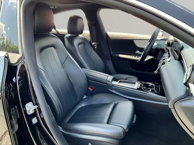 Mercedes-Benz CLA photo 30