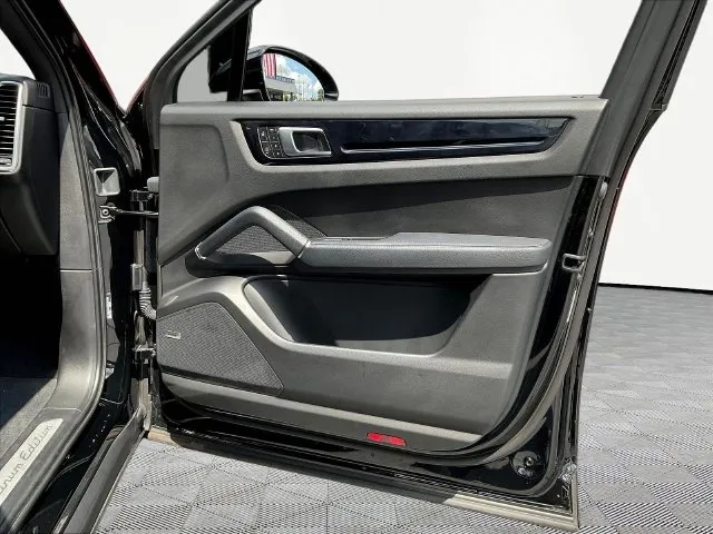 Porsche Cayenne photo 29
