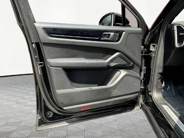 Porsche Cayenne photo 21