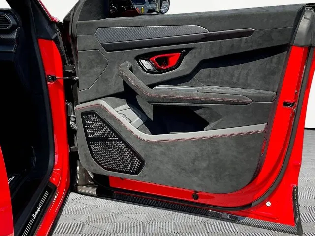 Lamborghini URUS photo 27