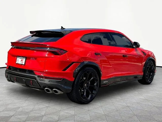 Lamborghini URUS photo 7