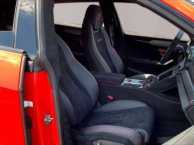 Lamborghini URUS photo 28