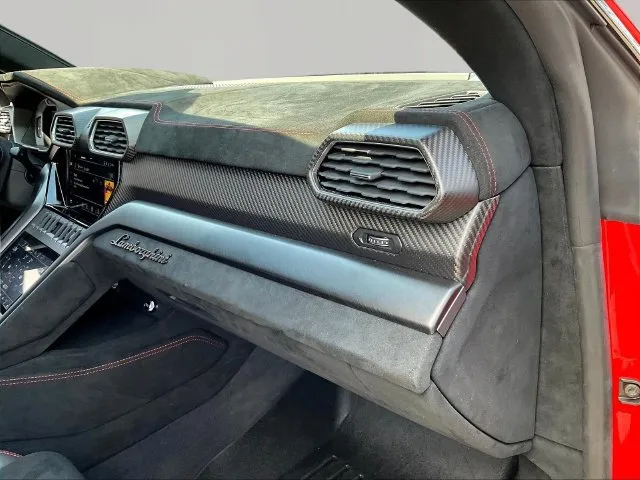 Lamborghini URUS photo 26