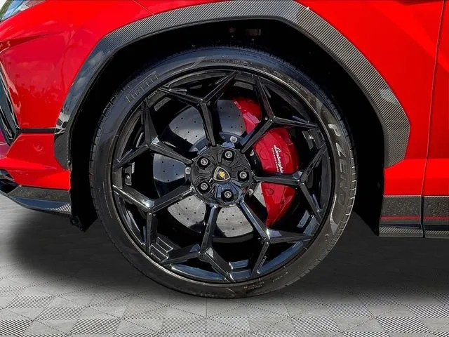 Lamborghini URUS photo 33