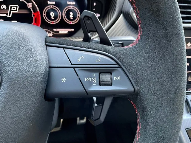 Lamborghini URUS photo 14