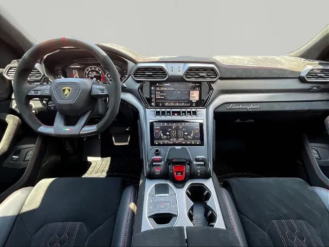 Lamborghini URUS photo 9