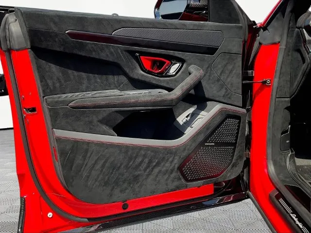 Lamborghini URUS photo 20