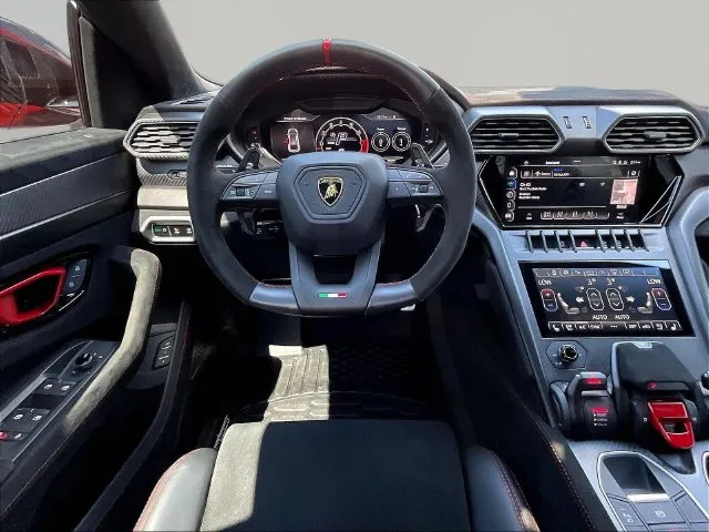 Lamborghini URUS photo 10
