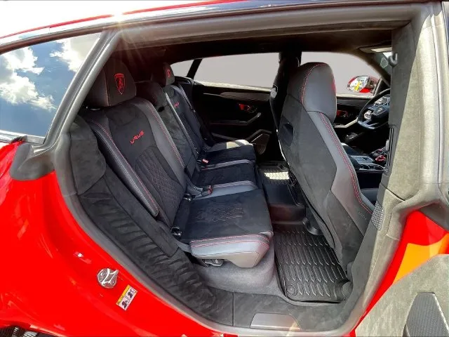 Lamborghini URUS photo 25