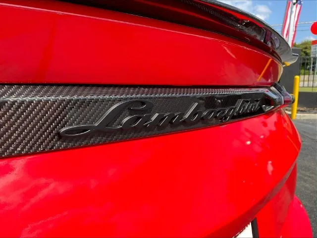 Lamborghini URUS photo 24