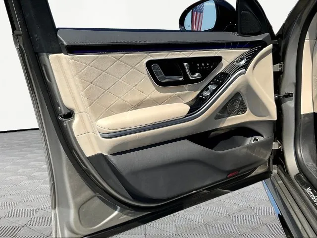 Mercedes-Benz S-Class photo 21