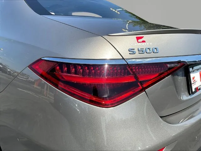 Mercedes-Benz S-Class photo 24
