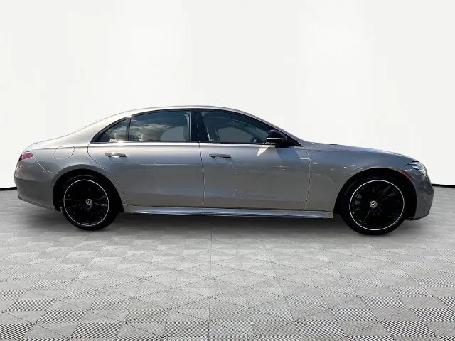 Mercedes-Benz S-Class photo 8