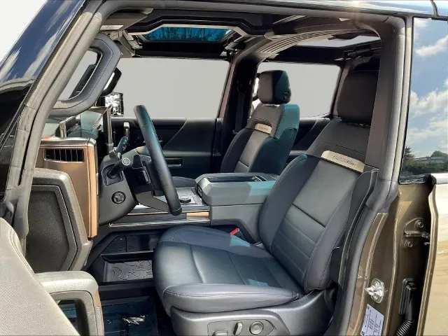 GMC Hummer EV Pickup photo 24