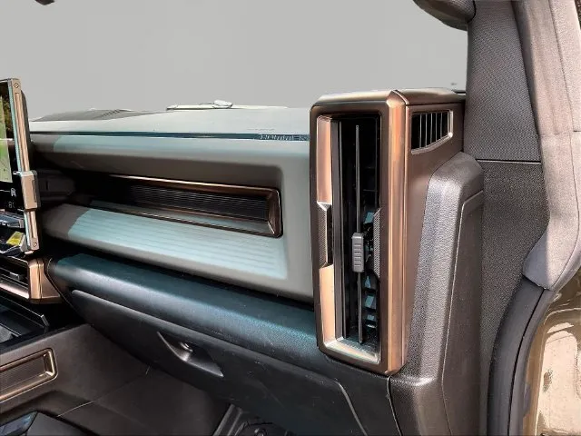 GMC Hummer EV Pickup photo 29