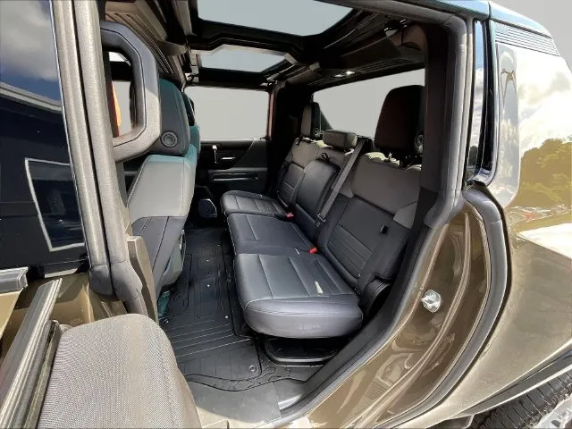 GMC Hummer EV Pickup photo 25