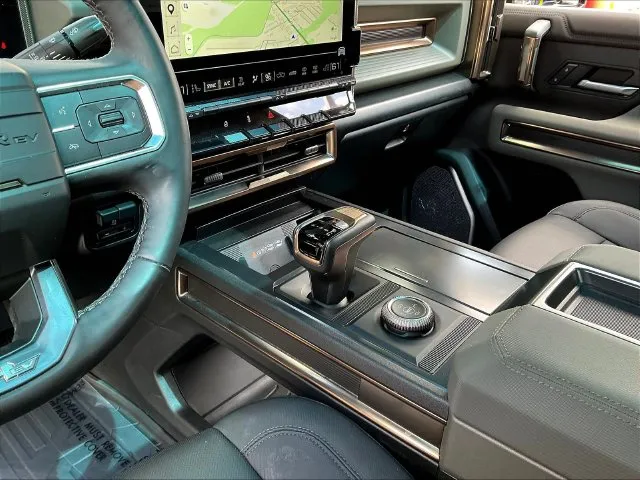 GMC Hummer EV Pickup photo 21