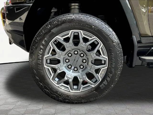 GMC Hummer EV Pickup photo 35
