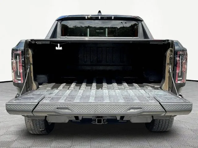 GMC Hummer EV Pickup photo 9