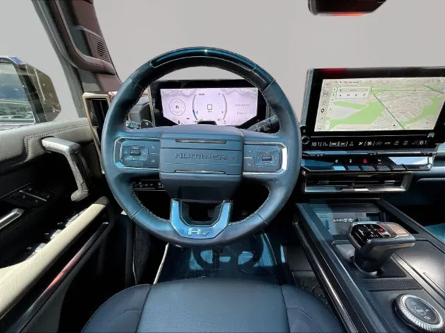 GMC Hummer EV Pickup photo 11